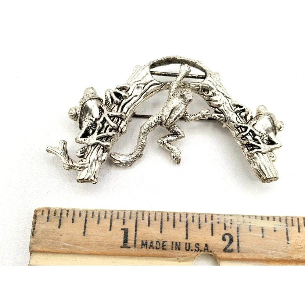 Vintage 3 Frogs On A Branch Brooch Pin Silver‎ Tone Articulating